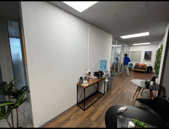 116M² OFFICE TO LET IN CENTURY CITY
